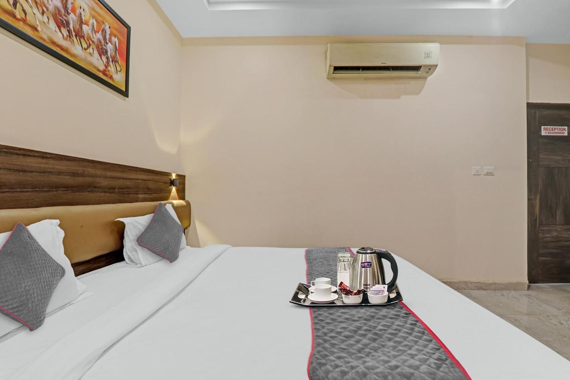 Townhouse 1150 Hotel Dayal Palace Chinhat Eksteriør billede