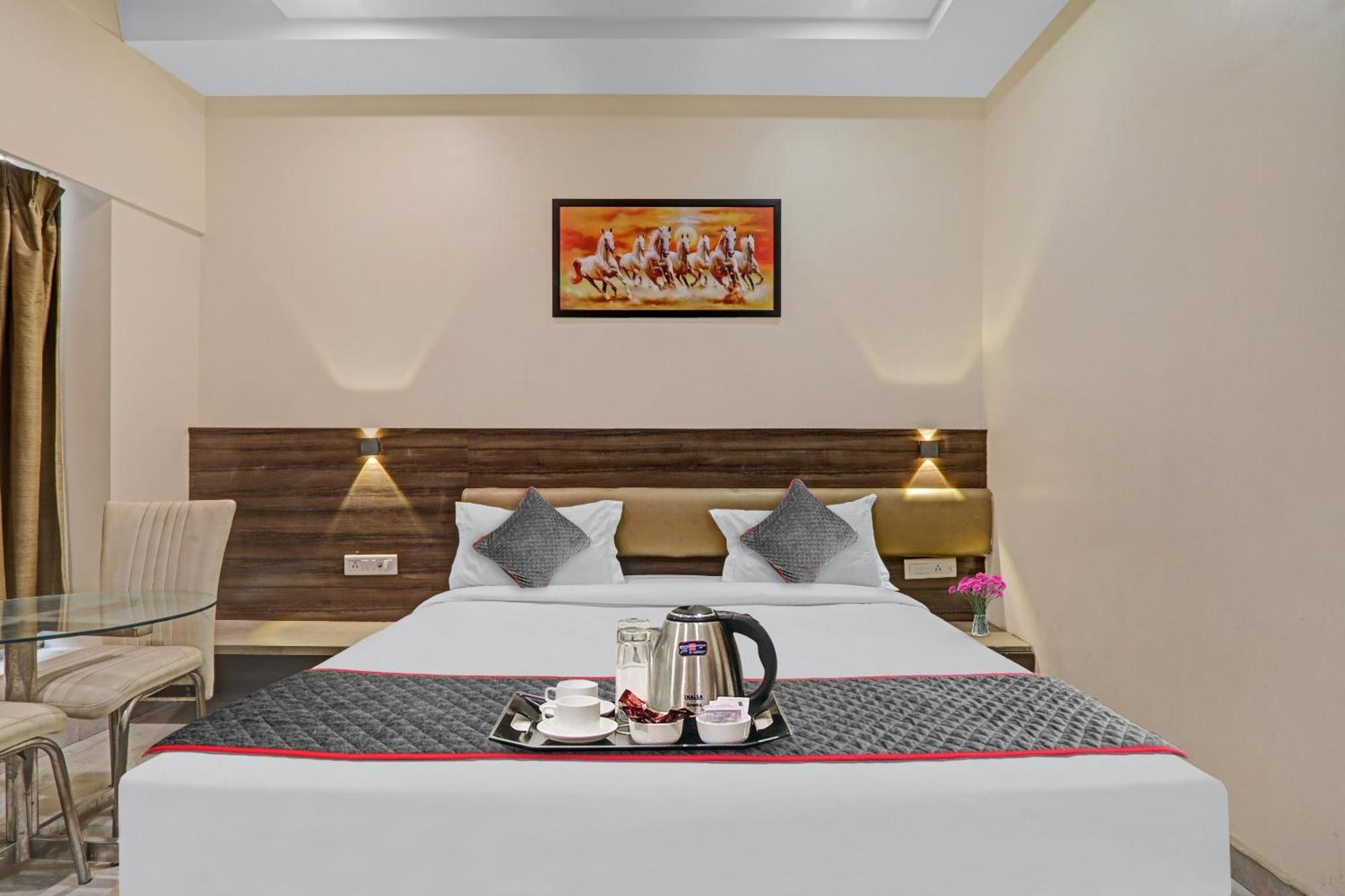 Townhouse 1150 Hotel Dayal Palace Chinhat Eksteriør billede