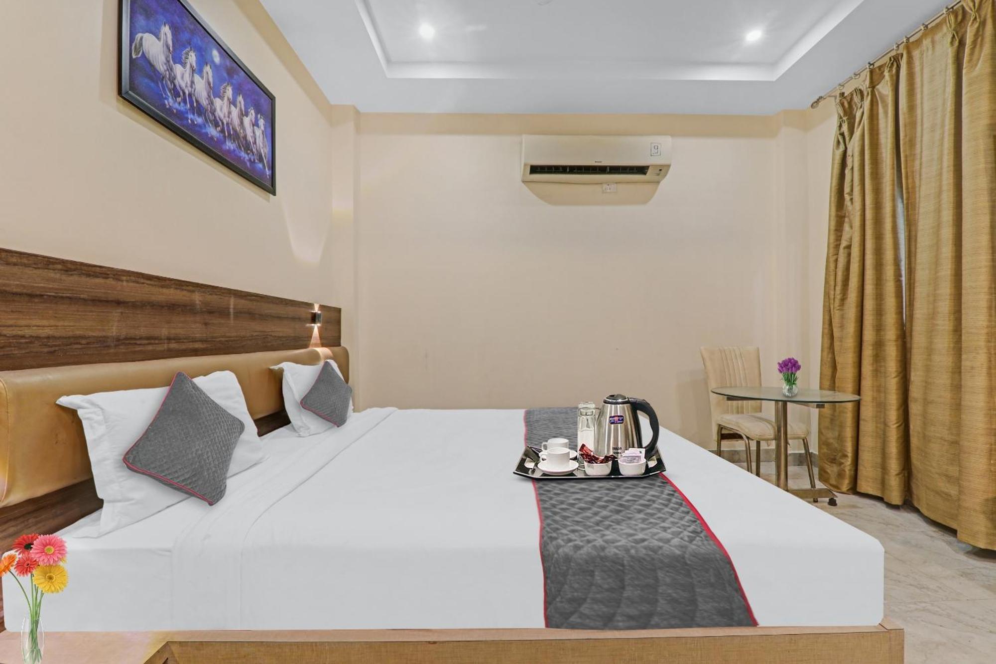 Townhouse 1150 Hotel Dayal Palace Chinhat Eksteriør billede
