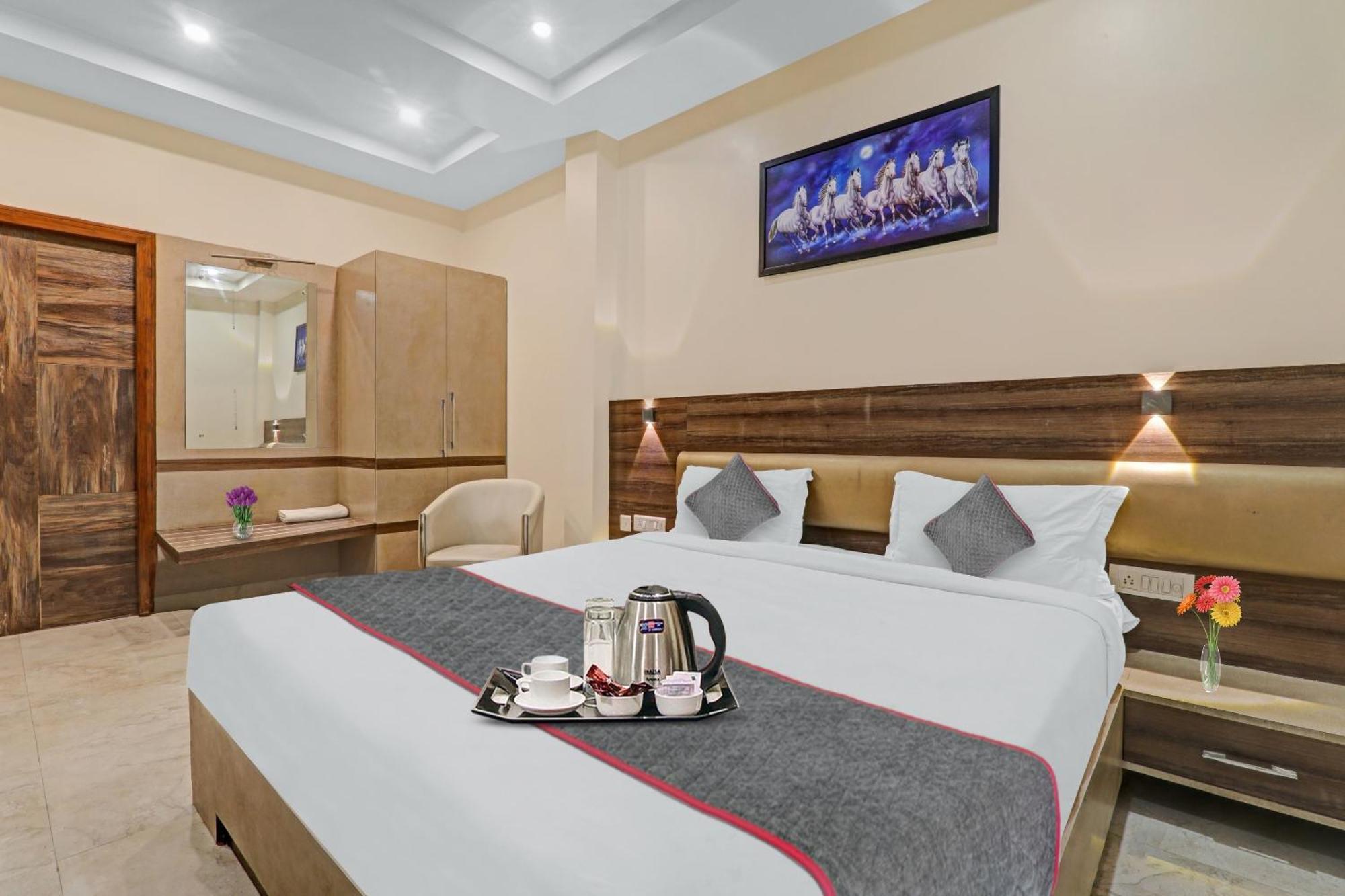 Townhouse 1150 Hotel Dayal Palace Chinhat Eksteriør billede